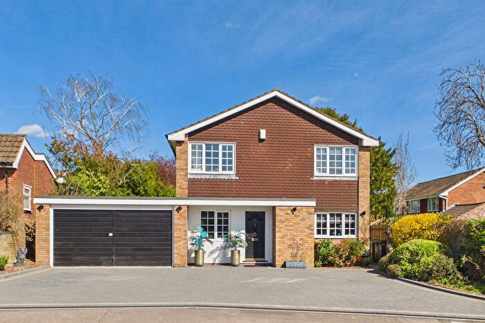 4 Bedroom Detached House For Sale In St Anthonys Avenue, Leverstock Green, HP3
