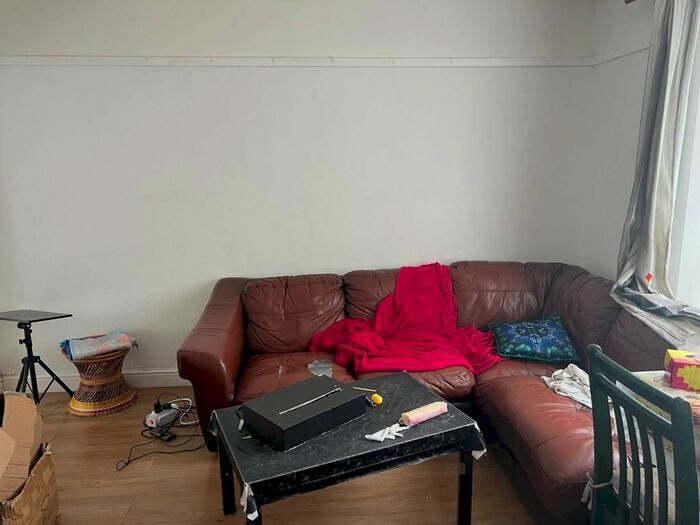 4 Bedroom Semi-Detached House To Rent In Castle Croft, Luton, LU1