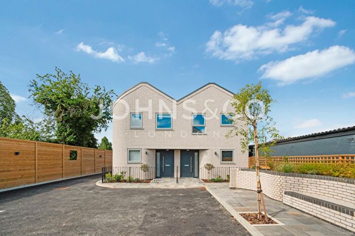 3 Bedroom Semi-detached House For Sale In Rothbury Row, Isleworth, TW7