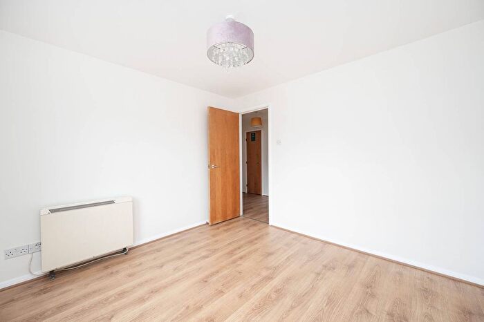 2 Bedroom Flat To Rent In Chicksand Street, Brick Lane, London, E1