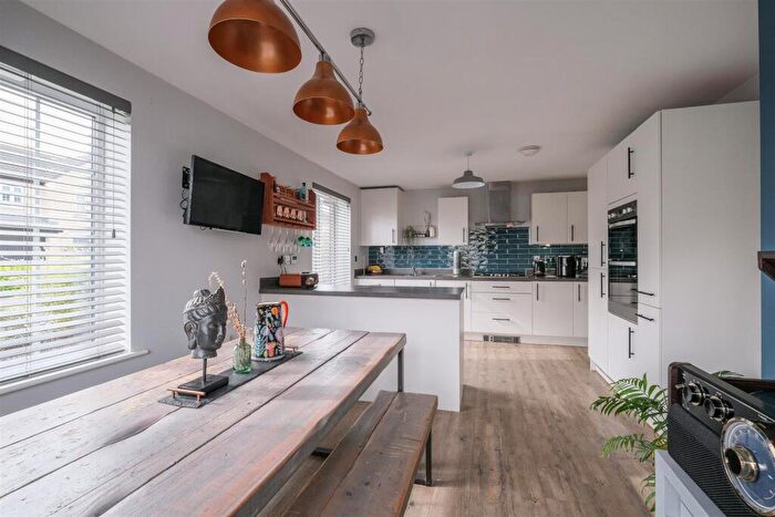 4 Bedroom Detached House For Sale In Anvil Court, Lindley, Huddersfield, HD3