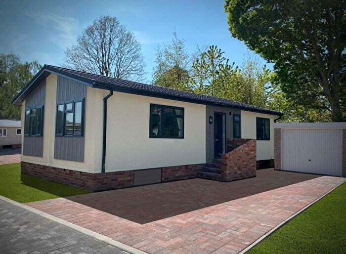 2 Bedroom Park Home For Sale In Pinecopse, Nine Mile Ride, Wokingham, RG40