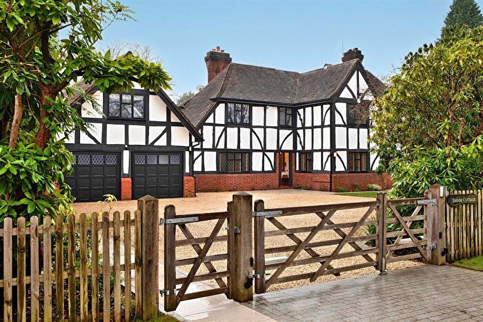 5 Bedroom Detached House To Rent In Beech Drive, Kingswood, KT20