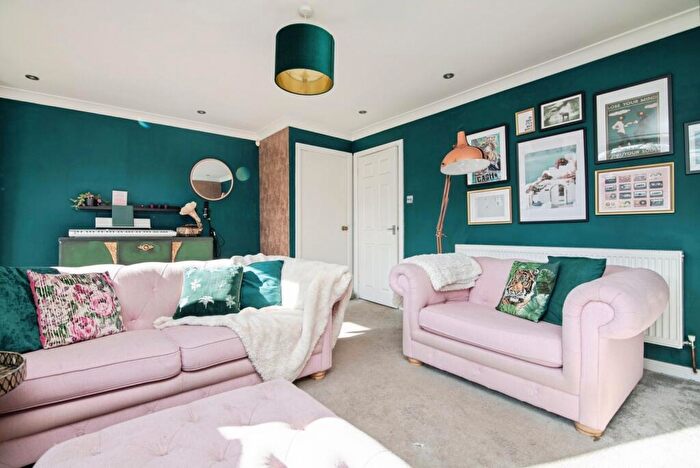 3 Bedroom Terraced House For Sale In Cedarhurst, Birmingham, West Midlands, B32