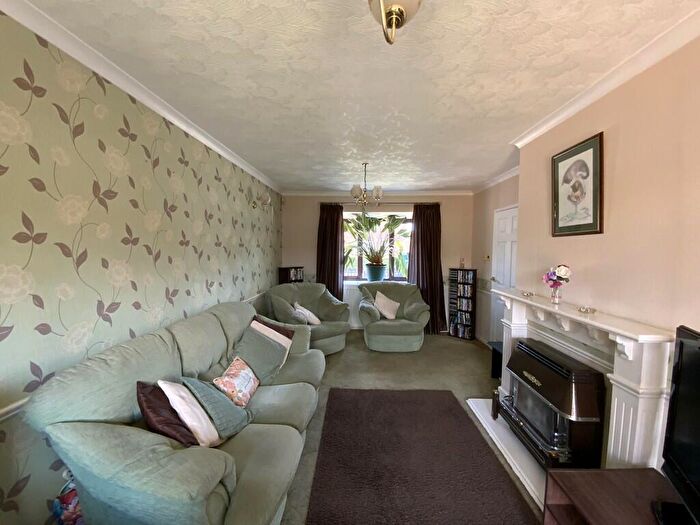 2 Bedroom Semi-Detached House For Sale In David Avenue, Lincoln, LN1