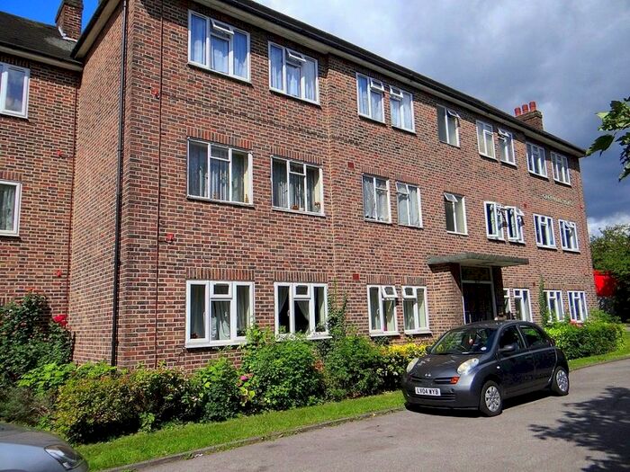 2 Bedroom Flat To Rent In Granville Place, High Road, London, N12