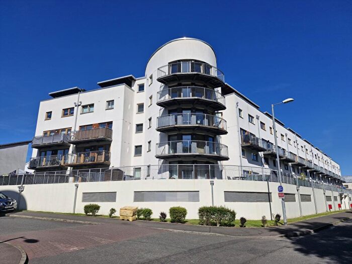 2 Bedroom Flat To Rent In Lochburn Gardens, Maryhill, G20