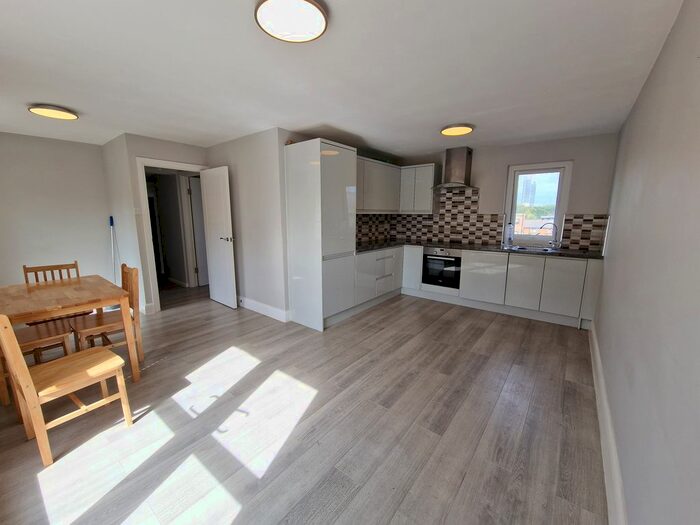 3 Bedroom Flat To Rent In Westcott Close, London, N15