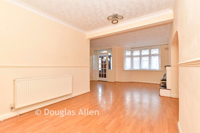 3 Bedroom End Of Terrace House For Sale In Gresham Drive, Chadwell Heath, Essex, RM6