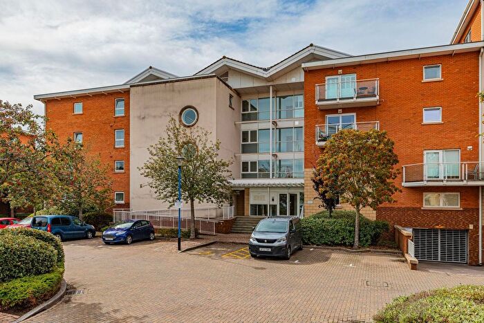 2 Bedroom Flat For Sale In Chandlery Way, Cardiff, CF10