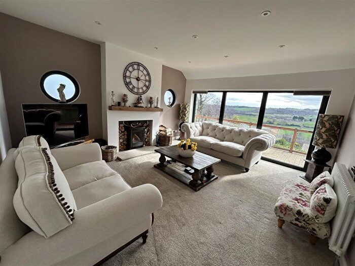 3 Bedroom Detached House For Sale In Whitley Road, Thornhill, WF12