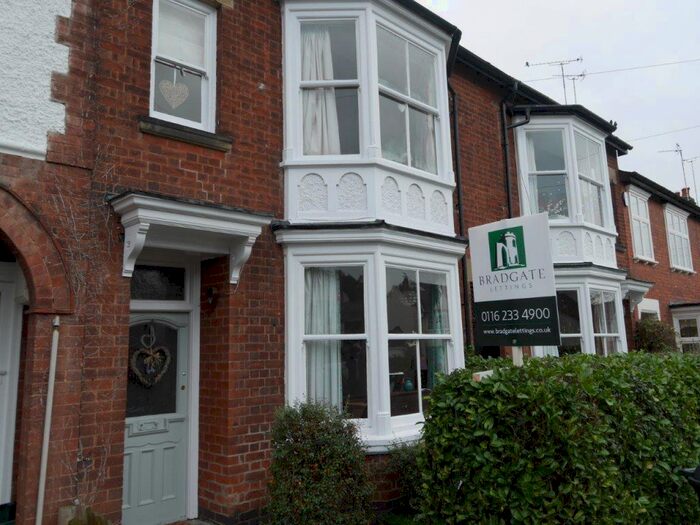 3 Bedroom Town House To Rent In Elms Road, Stoneygate, Leics, LE2