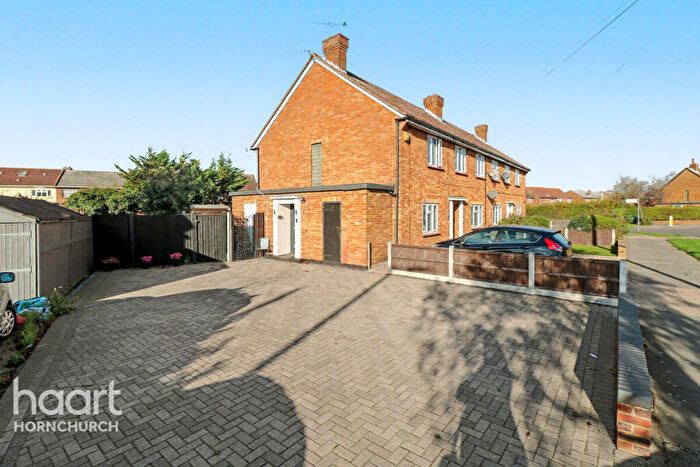 2 Bedroom Maisonette For Sale In Rosewood Avenue, Hornchurch, RM12