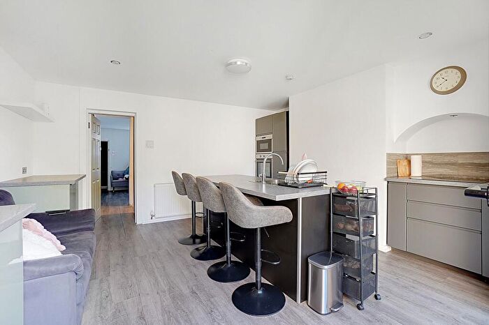 6 Bedroom Terraced House For Sale In Albany Terrace, Chatham, ME4