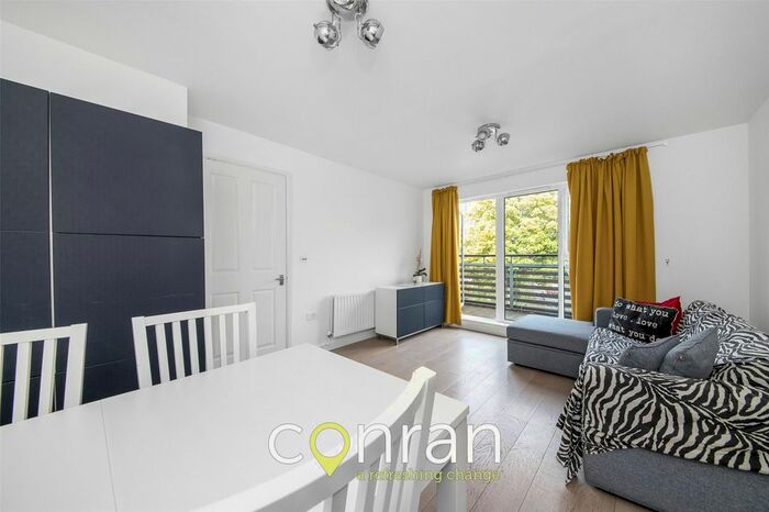 2 Bedroom Flat To Rent In Champion House, Charlton, SE7