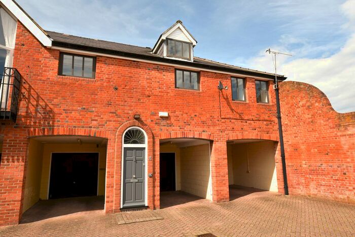 2 Bedroom Maisonette To Rent In Brakspear Mews, New Street, Henley-On-Thames, RG9