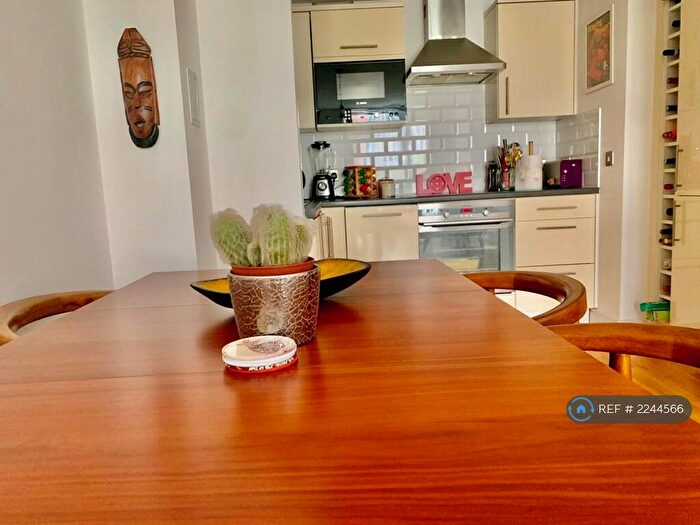 1 Bedroom Flat To Rent In Peckham Grove, London, SE15