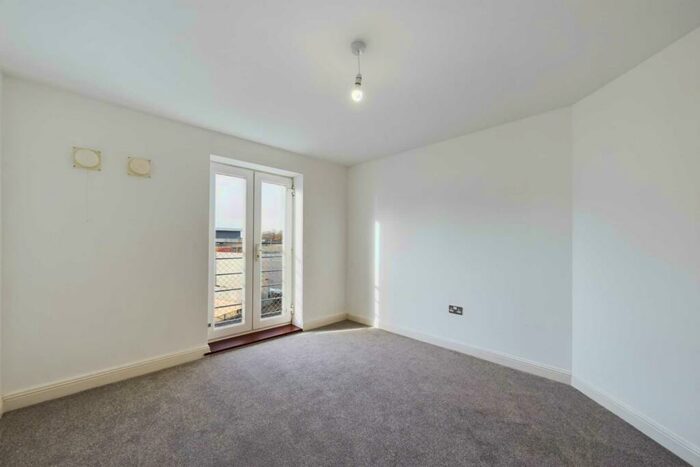 2 Bedroom Apartment For Sale In The Spires, Town Centre, HP2