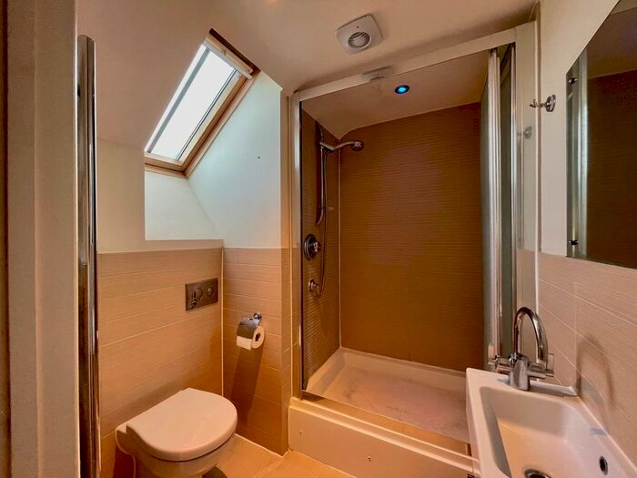 3 Bedroom Flat To Rent In Enborne Gate, Newbury, RG14