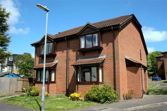 1 Bedroom Flat To Rent In Newport Road, Aldershot, Hampshire, GU12