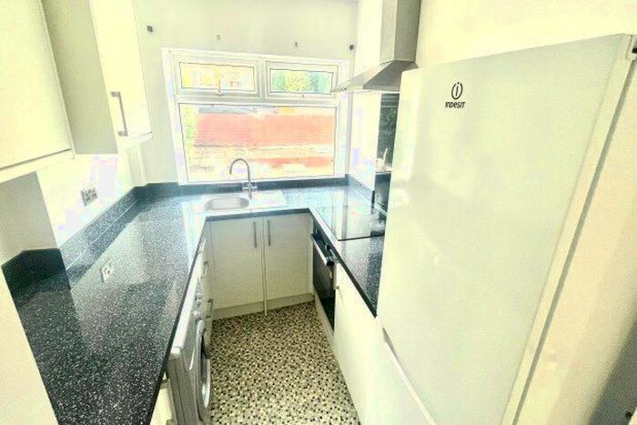 3 Bedroom Flat To Rent In Gillies Street, Newcastle Upon Tyne, NE6