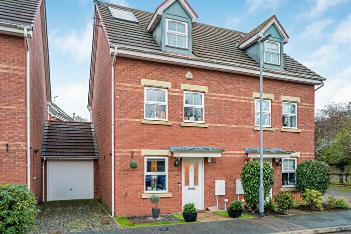 3 Bedroom Semi-Detached House For Sale In Olvega Drive, Buntingford, SG9