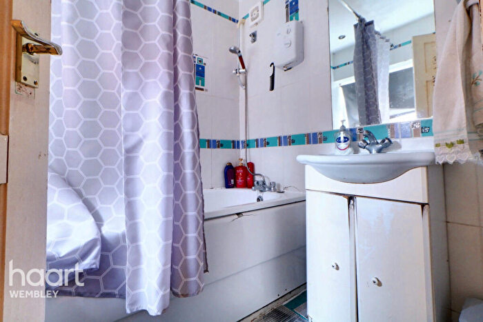 3 Bedroom End Of Terrace House For Sale In Wembley Park, HA9