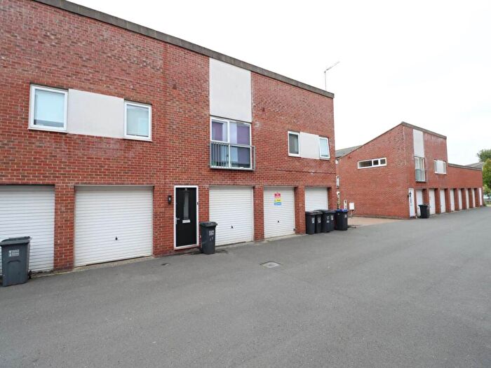 3 Bedroom Coach House For Sale In Aviation Avenue, Hatfield, Hertfordshire, AL10