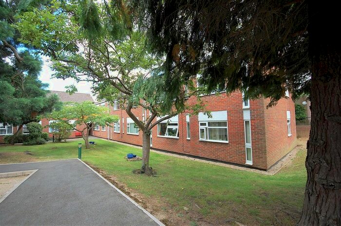 2 Bedroom Flat To Rent In Pinner, Middlesex, HA5