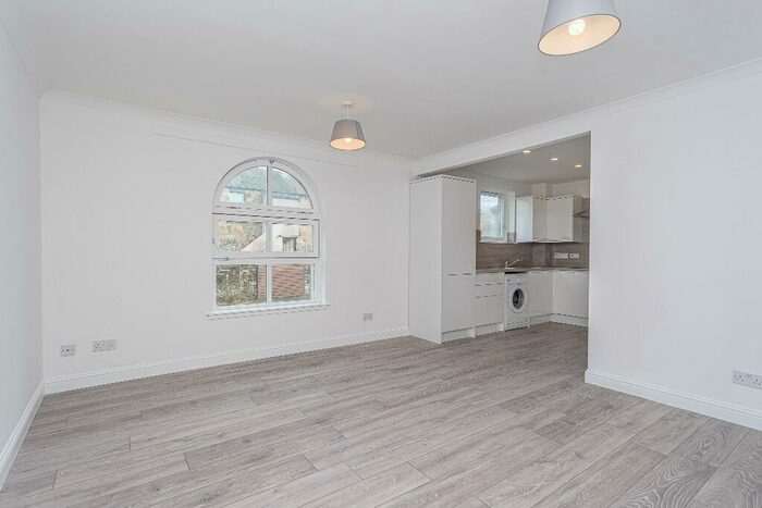 2 Bedroom Flat To Rent In Claycrofts Place, Stirling Town, Stirling, FK7