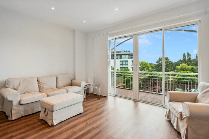 2 Bedroom Flat To Rent In Regatta Point, Kew Bridge Road, TW8