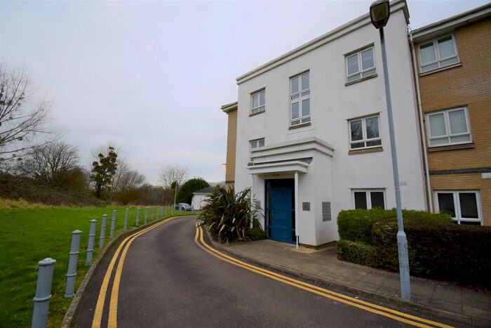 2 Bedroom Flat To Rent In Sovereign Heights, Langley, Slough, SL3