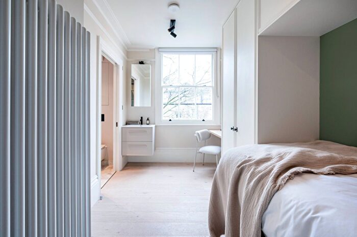 Studio To Rent In Kensington Gardens Square, London, W2