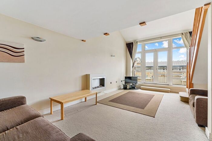 2 Bedroom Flat For Sale In St. Davids Square, Isle Of Dogs, London, E14