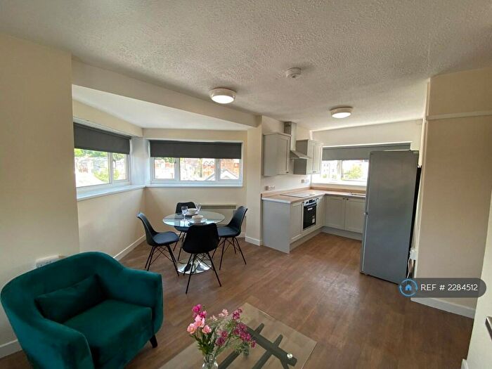 3 Bedroom Flat To Rent In Deiniol Road, Bangor, LL57