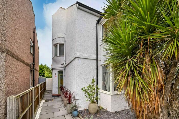 3 Bedroom Semi Detached House For Sale In Harlington Road East, Feltham, TW13