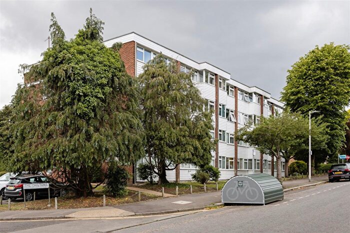 2 Bedroom Flat For Sale In Grove Hill, South Woodford, E18