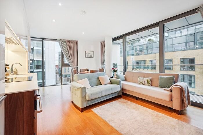 2 Bedroom Flat To Rent In Eastfields Avenue, Wandsworth, SW18