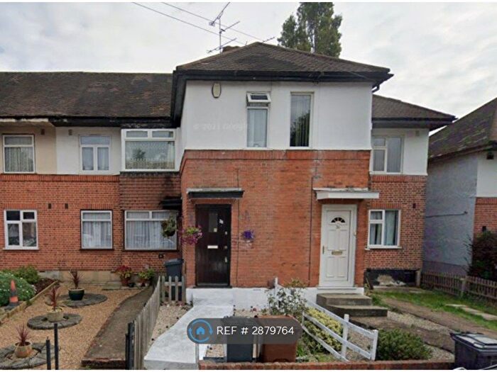 2 Bedroom Maisonette To Rent In Grantham Gardens, Romford, RM6