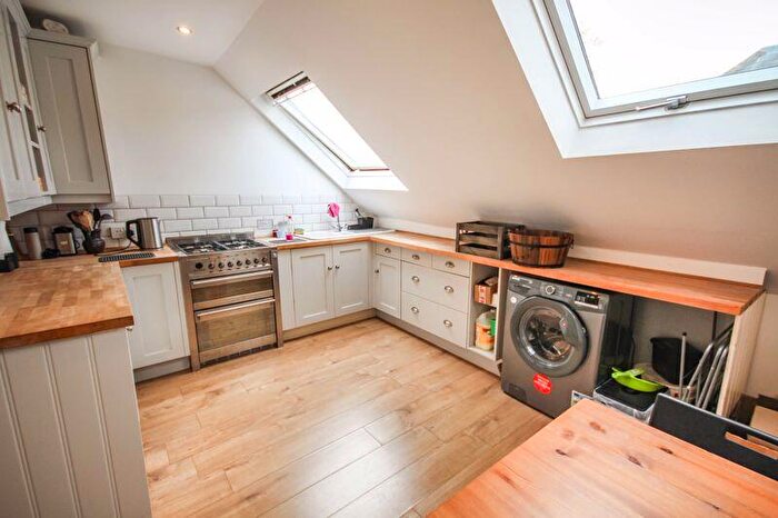 1 Bedroom Flat For Sale In Richmond Park Road, Charminster, BH8