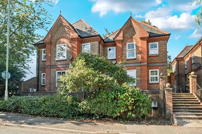 2 Bedroom Apartment For Sale In Draymans Way, Alton, Hampshire, GU34
