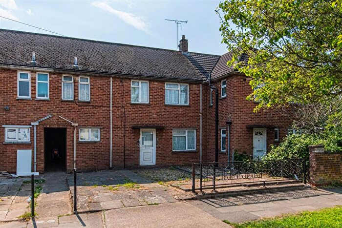 3 Bedroom Terraced House For Sale In Ivy Road, Kettering, NN16
