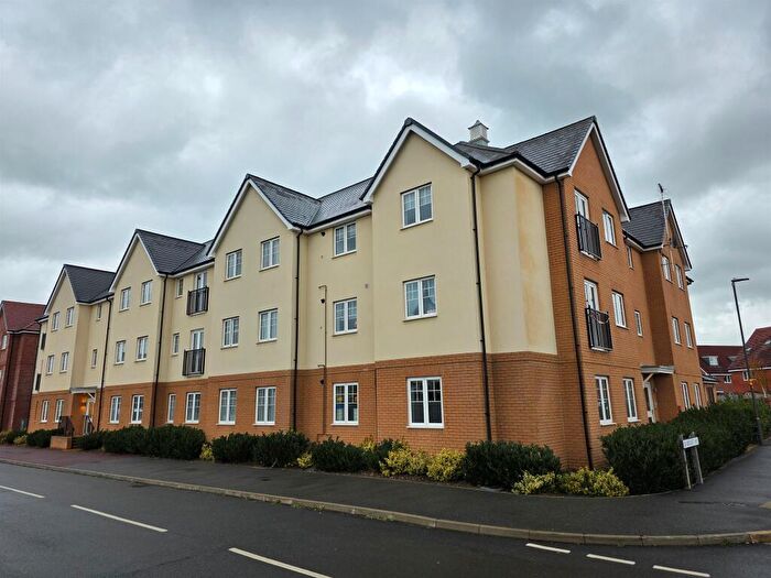 2 Bedroom Apartment For Sale In Elton Close, Aylesbury, HP18