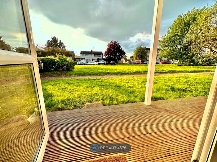 2 Bedroom Flat To Rent In Grove Crescent, Croxley Green, Rickmansworth, WD3