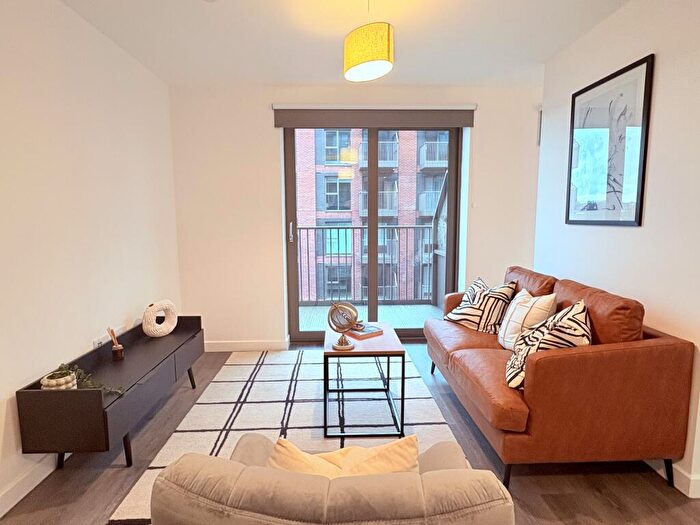 Apartment To Rent In E Upperbanks East Block, OL16