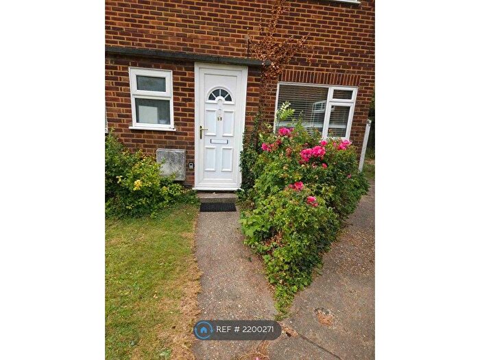 2 Bedroom Maisonette To Rent In Howard Close, Cambridge, CB5