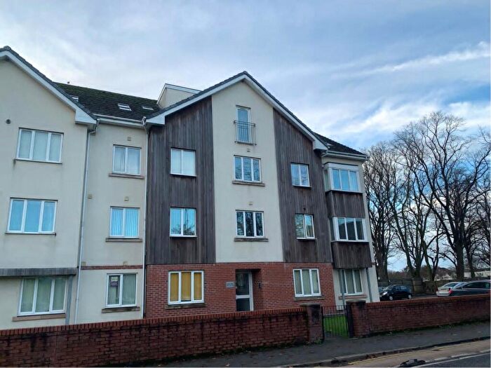 2 Bedroom Flat For Sale In New Chester Road, Wirral, Merseyside, CH62