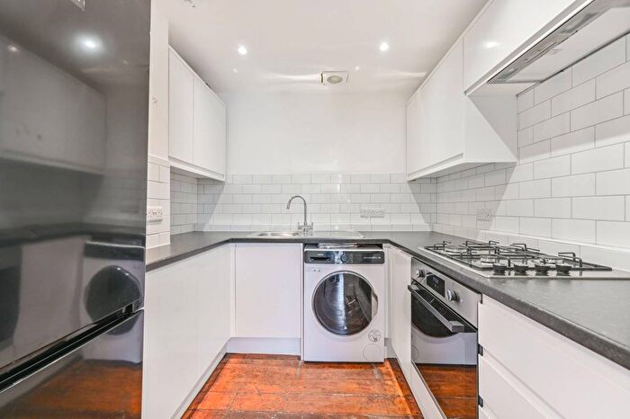 1 Bedroom Flat To Rent In St Charles Square, North Kensington, London, W10