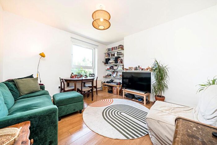 3 Bedroom Flat For Sale In East Street, Walworth, SE17