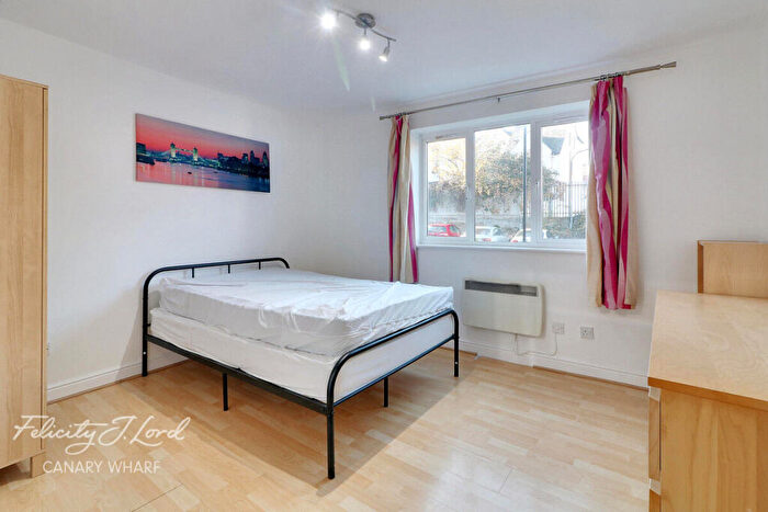 2 Bedroom Apartment To Rent In Langbourne Place, London, E14